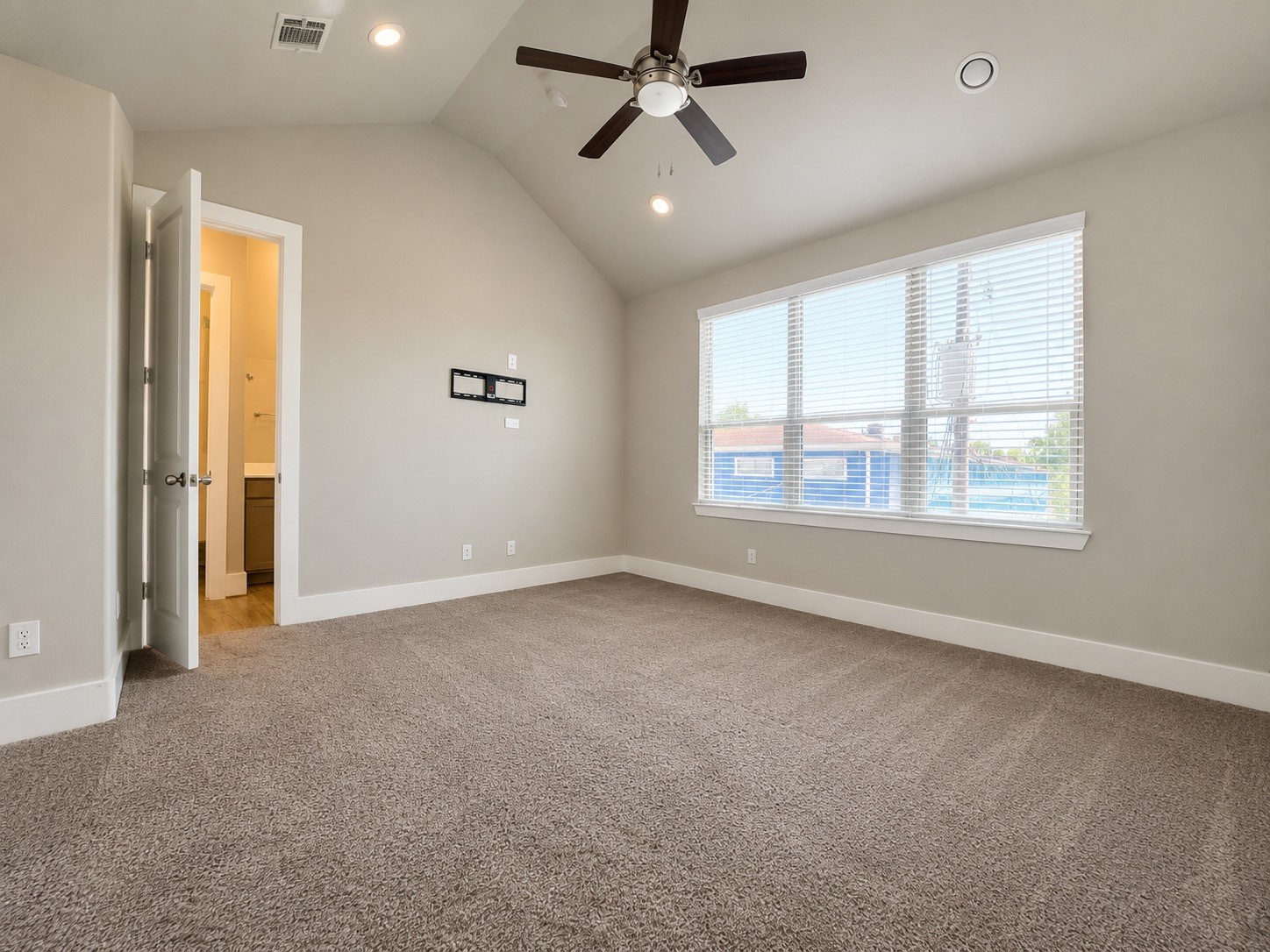731 Janisch Road Houston, TX 77018 - Photo 11 of 19 2nd Floor Primary Bedroom with beautiful natural light, large walk-in closet, and large en-suite bathroom.
