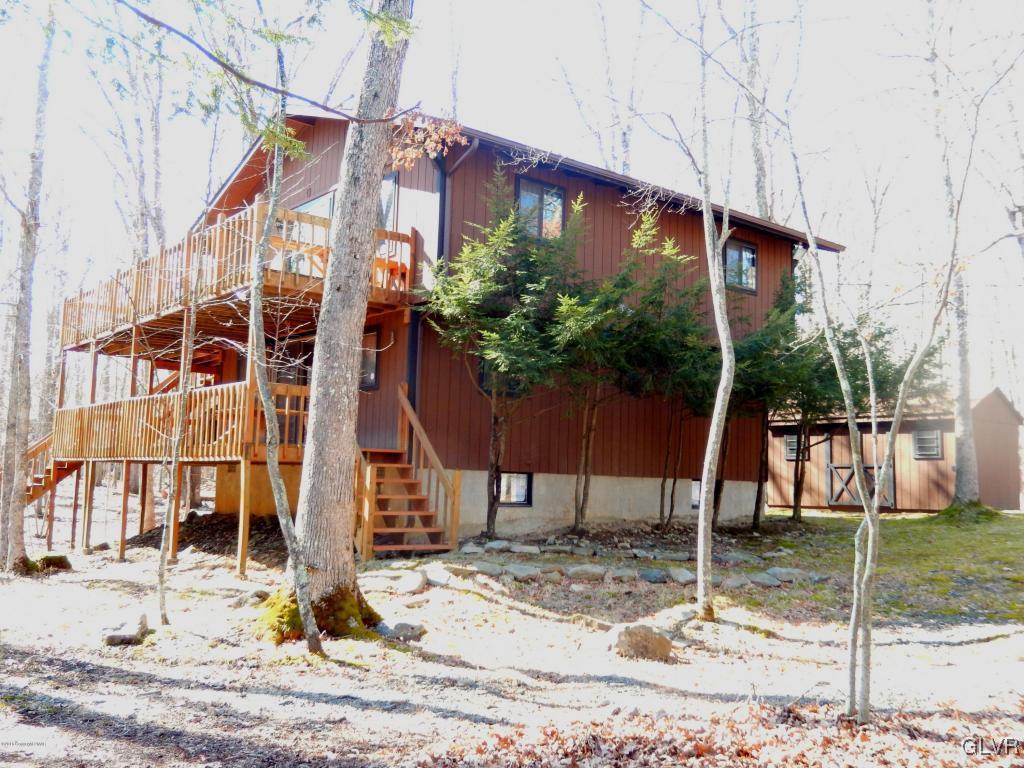 6122 Decker Road Bushkill, PA 18324 - Photo 29 of 33 a backyard of a building