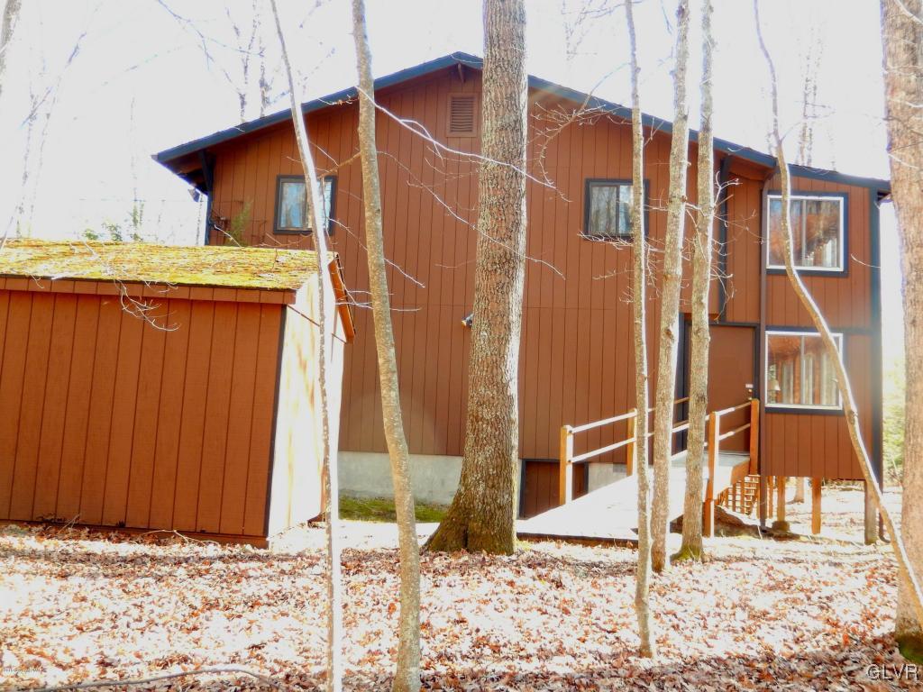 6122 Decker Road Bushkill, PA 18324 - Photo 32 of 33 a backyard of a house