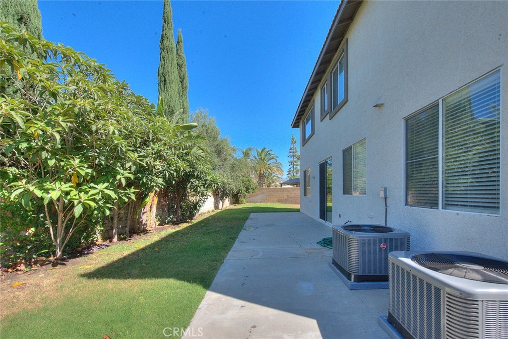 5732 Ridgemark Place Fontana, CA 92336 - Photo 6 of 31 Gallery Image 6
