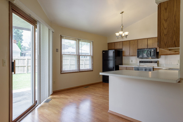 92 Long Beach Road Montgomery, IL 60538 - Photo 2 of 14