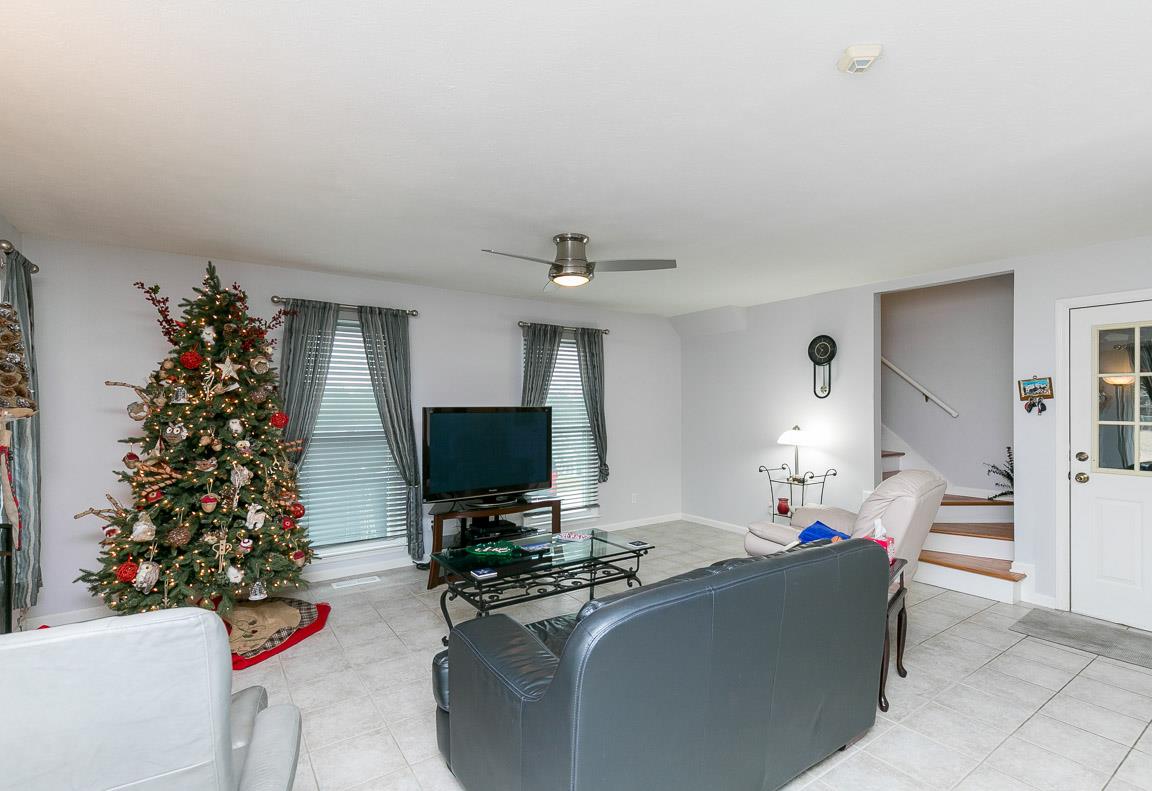 2289 Callis Road Lebanon, TN 37090 - Photo 5 of 20 a living room with furniture and a potted plant