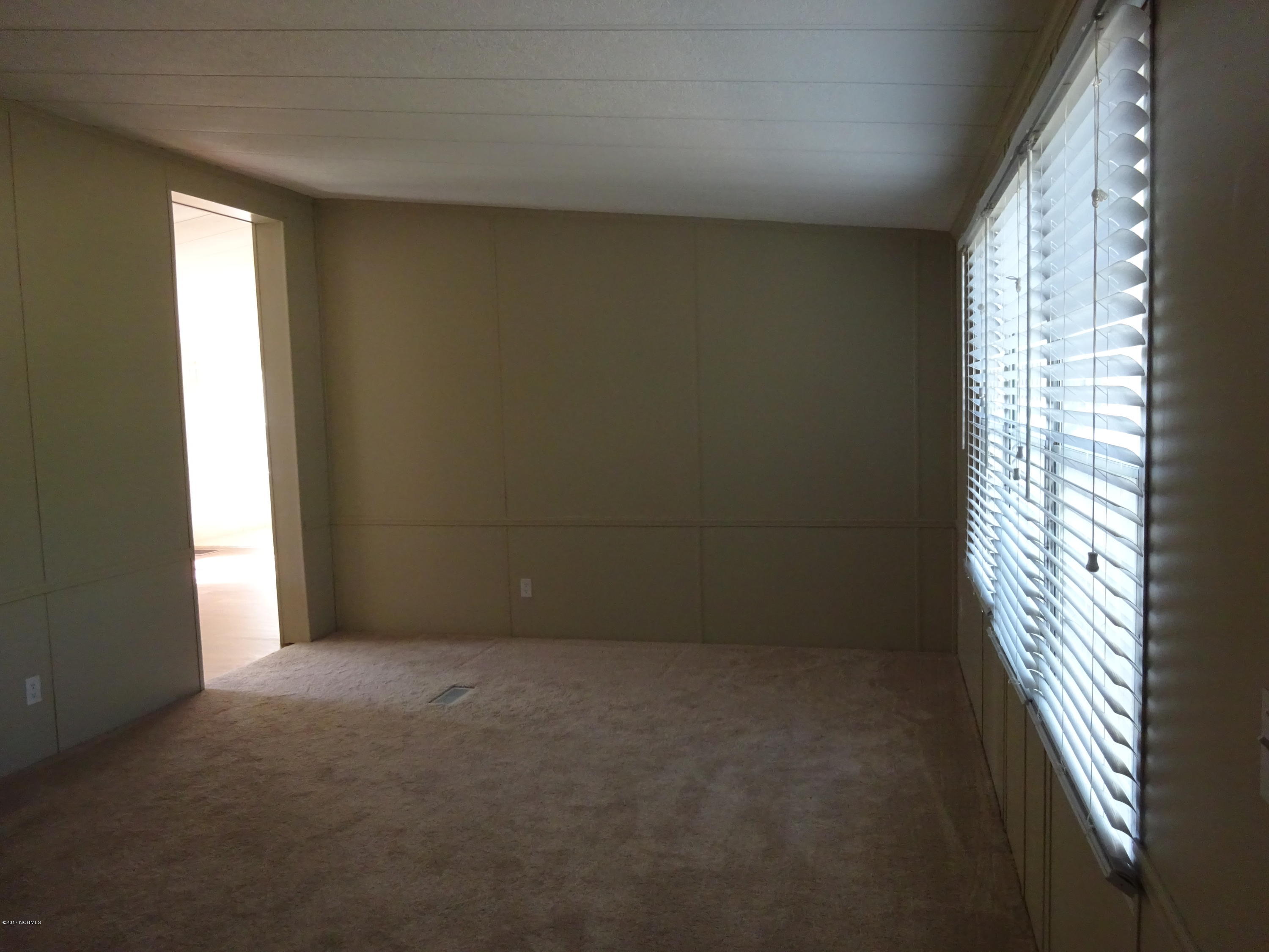 96 Remington Road Rocky Point, NC 28457 - Photo 4 of 25 Living room 96 remington