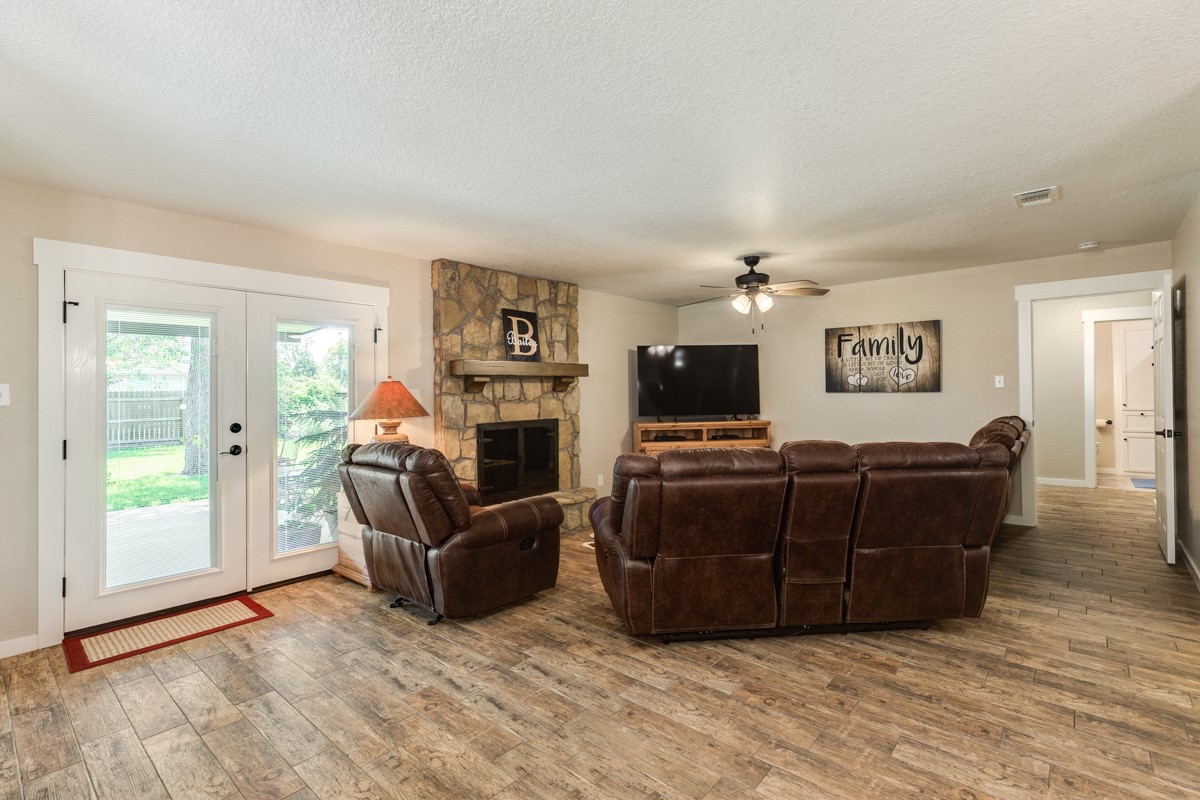 1412 Buchta Road Angleton, TX 77515 - Photo 23 of 48