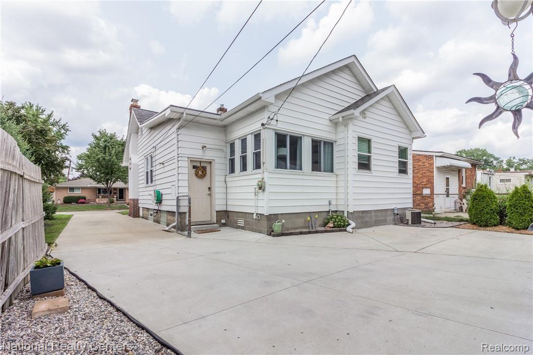 110 Roth Boulevard Clawson, MI 48017 - Photo 6 of 37 Exteriors 6.jpg