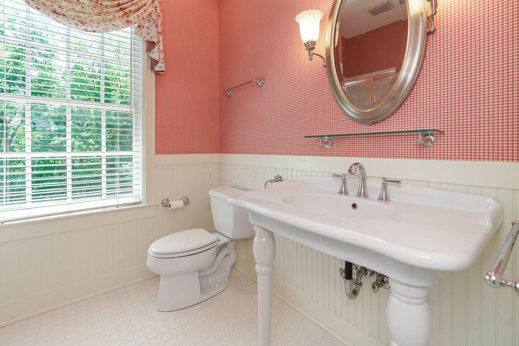 8382 Deep Run Powell, OH 43065 - Photo 41 of 92 Full Bathroom 2