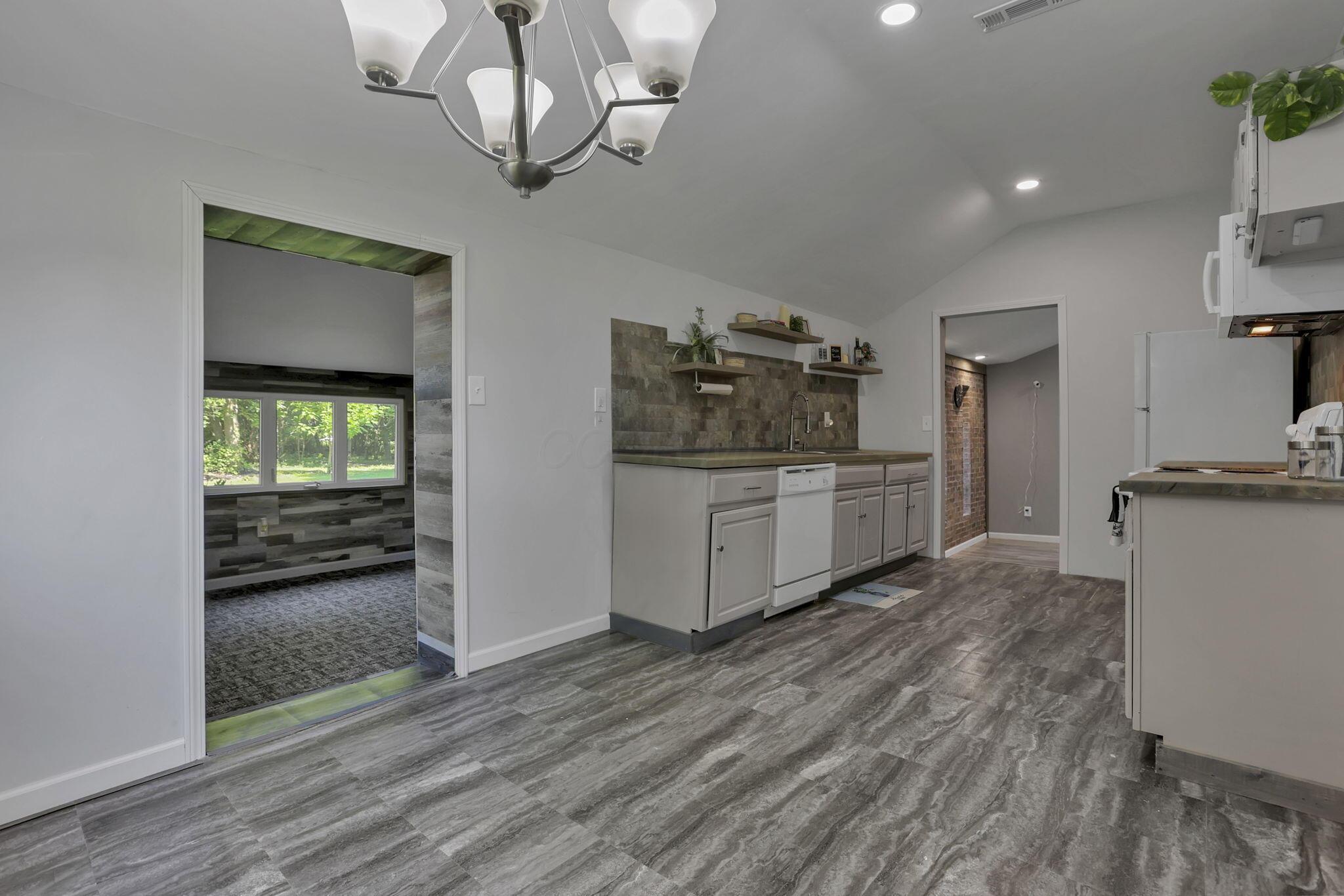 10039 Taylor Road Southwest Etna, OH 43068 - Photo 23 of 83 Eating Space