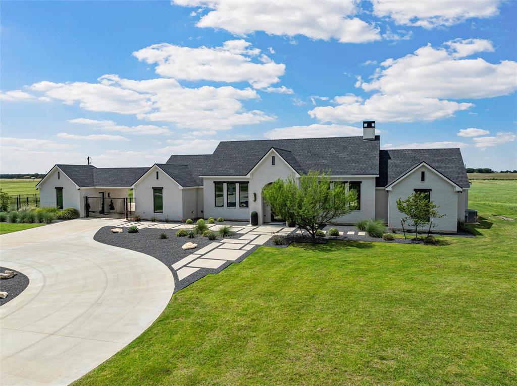 417 Willow Moon Ranch Road Crawford, TX 76638 - Photo 3 of 40