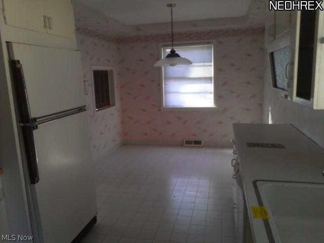 4098 Stilmore Road Cleveland, OH 44121 - Photo 2 of 5