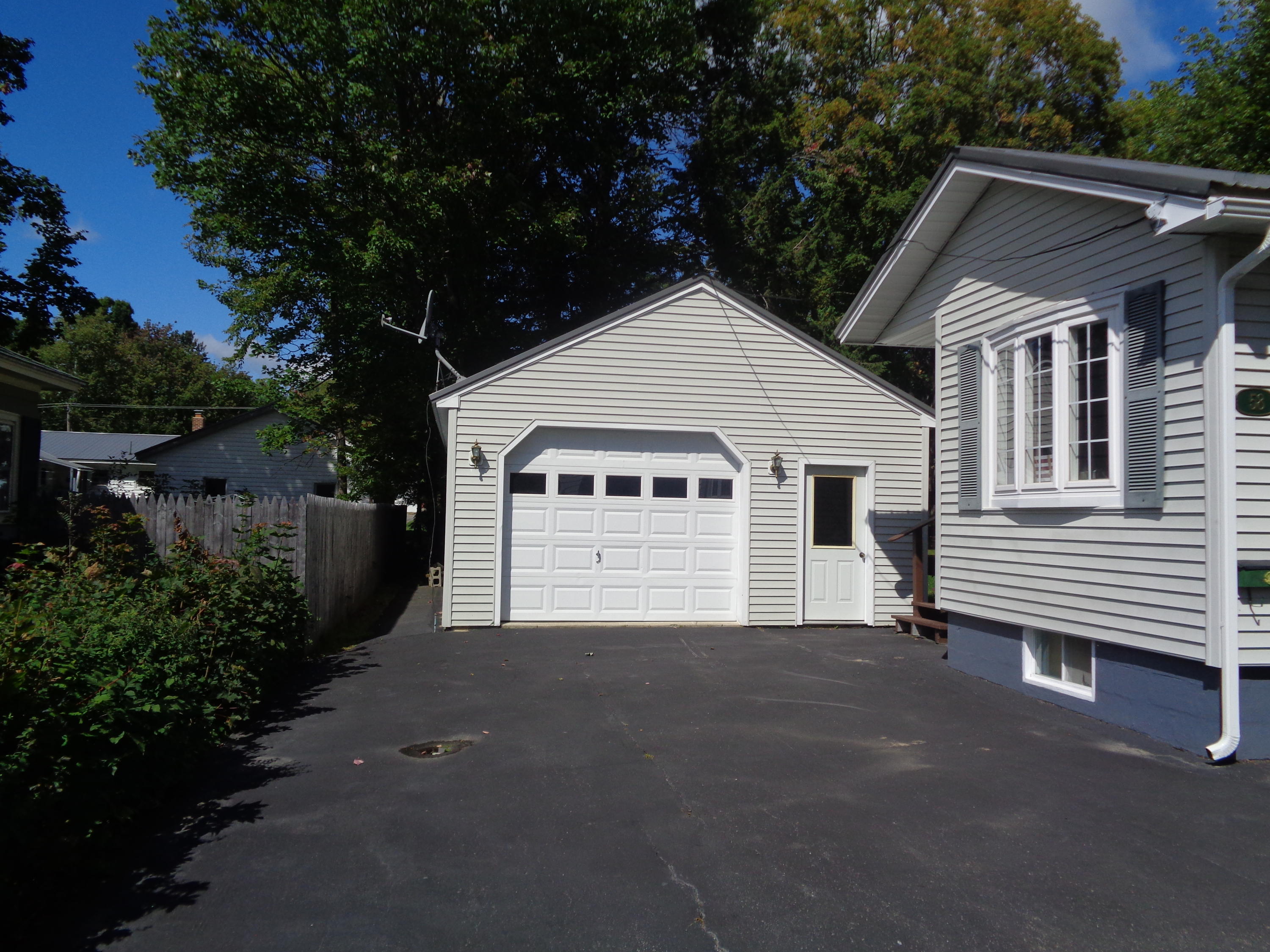 58 Michigan Street Millinocket, ME 04462 - Photo 4 of 32 DSC02258