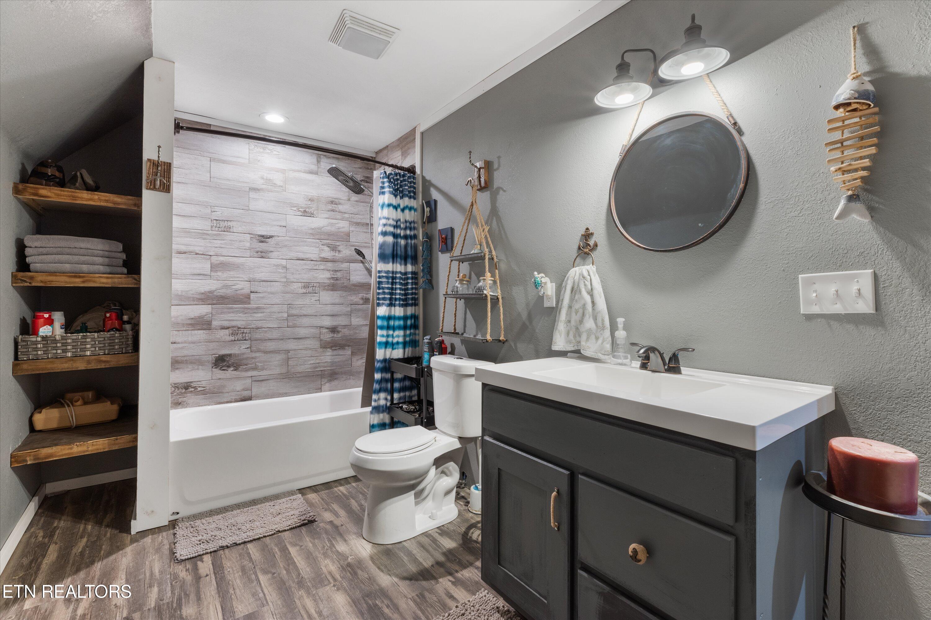1842 Chapel Road Sevierville, TN 37876 - Photo 17 of 31 Bathroom