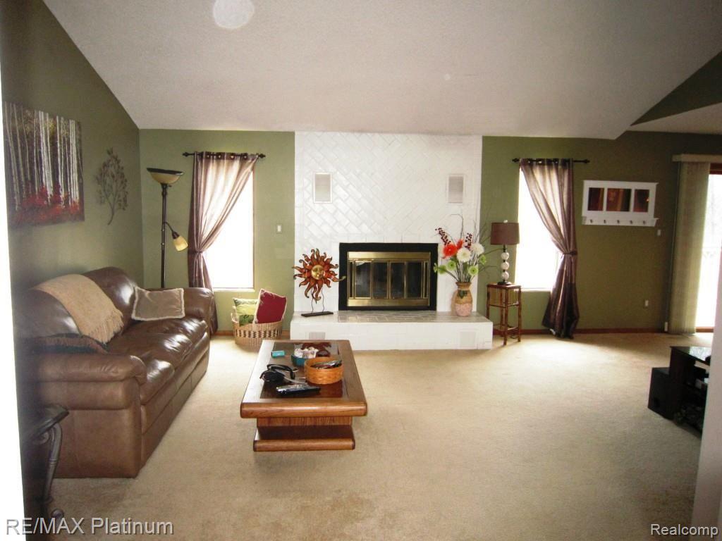 2774 North Tipsico Lake Road Hartland, MI 48353 - Photo 3 of 33 tipsico lake living room view 3.jpg