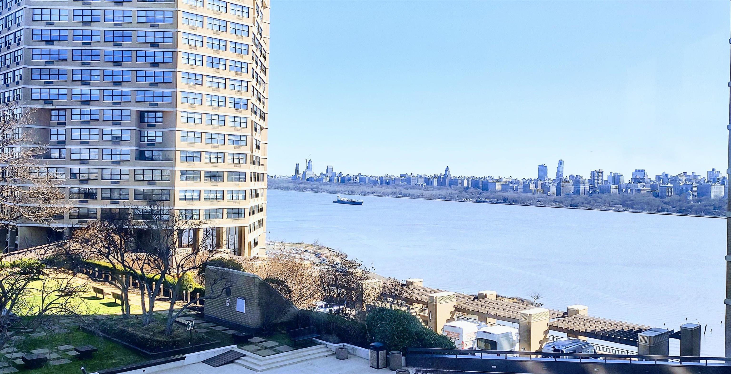 7000 Boulevard East, Unit 22A Guttenberg, NJ 07093 - Photo 4 of 32