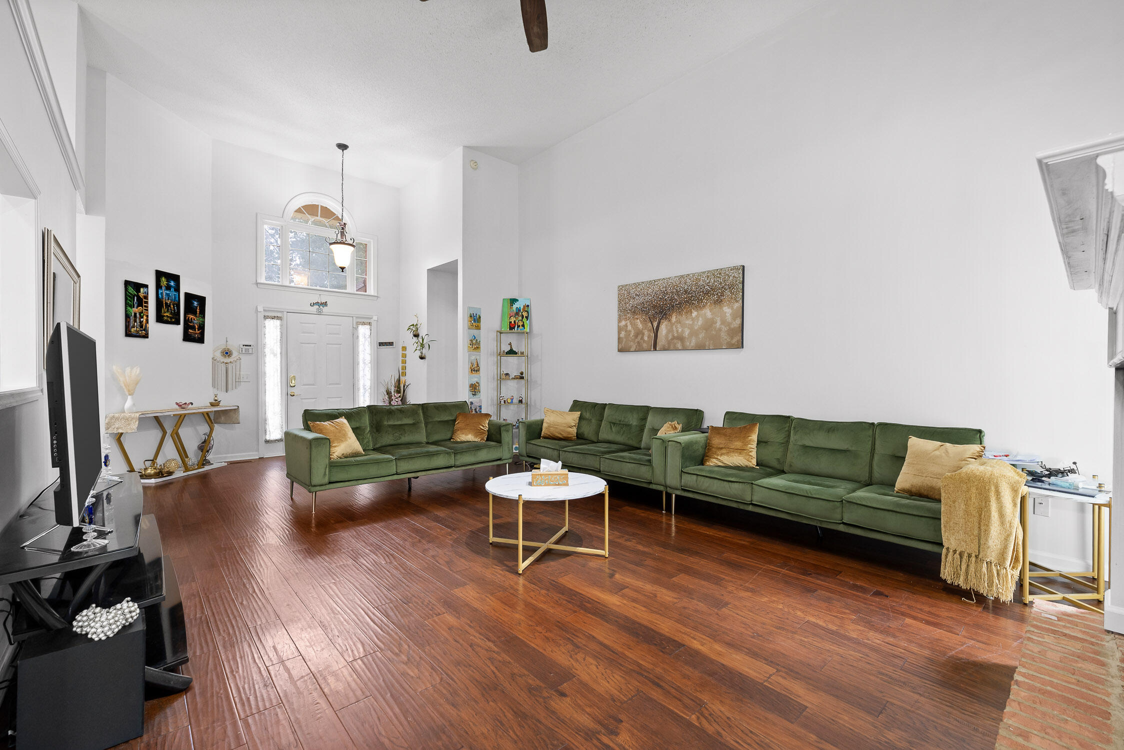 2137 Sargent Daly Drive Chattanooga, TN 37421 - Photo 8 of 33 04 - Hardwoods and Vaulted Ceiling