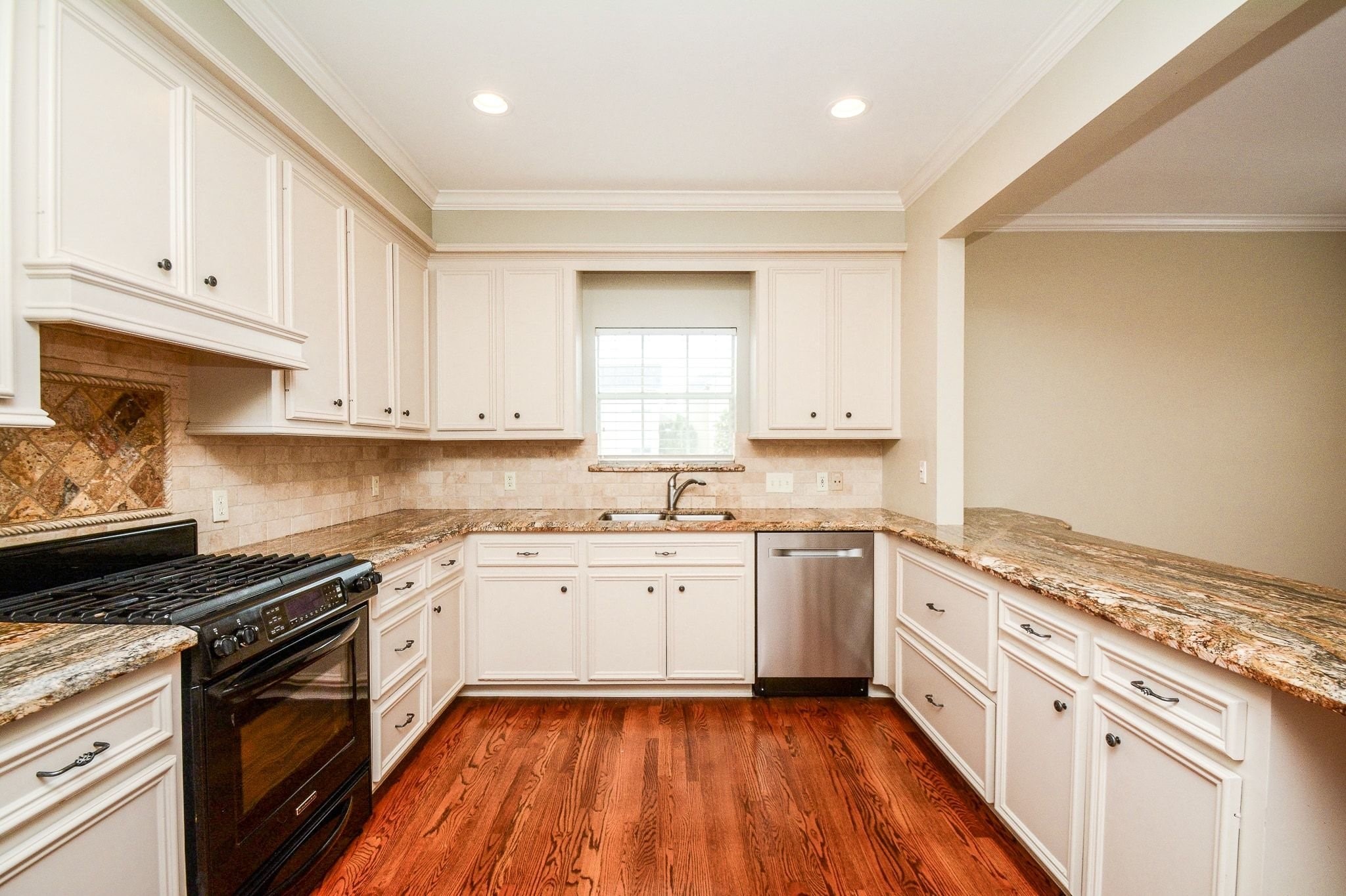 2022 Fairview Street Houston, TX 77019 - Photo 7 of 35