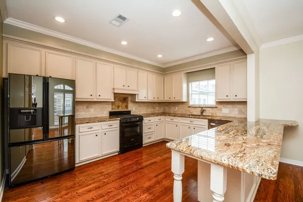$3,200 | 2022 Fairview Street, Houston, TX 77019