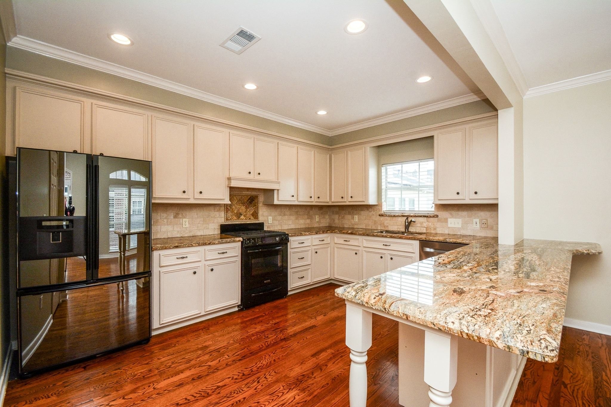 2022 Fairview Street Houston, TX 77019 - Photo 8 of 35