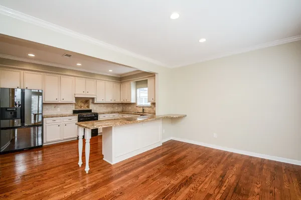 $3,200 | 2022 Fairview Street, Houston, TX 77019