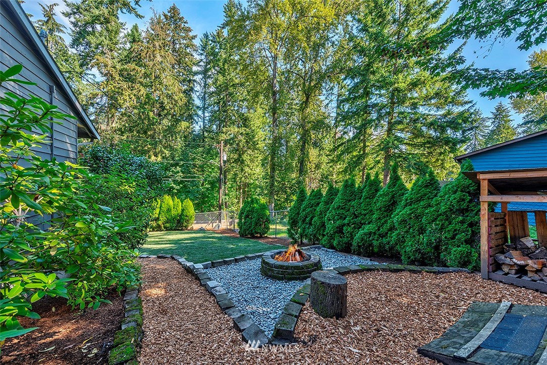 23002 Atlas Road Bothell, WA 98021 - Photo 3 of 23 a backyard of a house with lots of green space