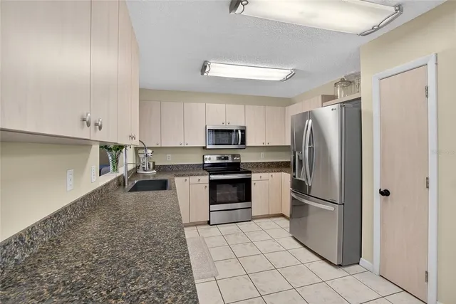 $450,000 | 1914 Coral Tree Court, Brandon, FL 33511