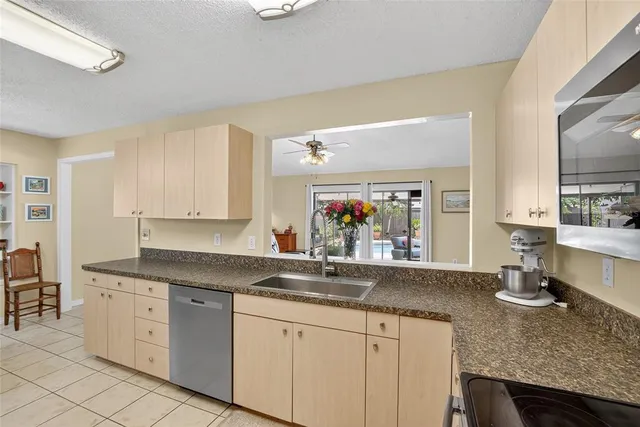 $450,000 | 1914 Coral Tree Court, Brandon, FL 33511