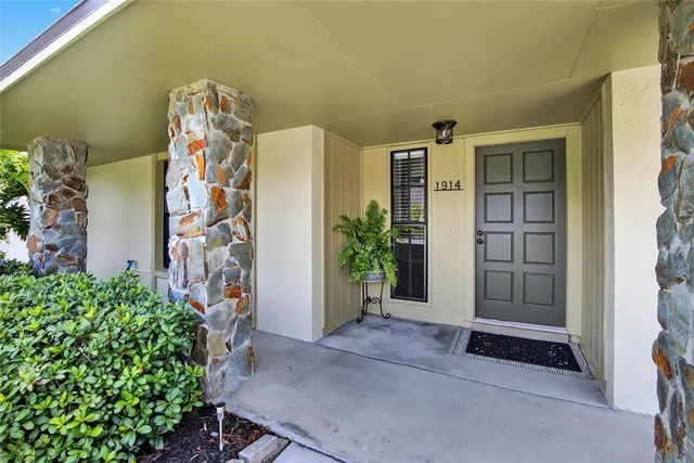 $450,000 | 1914 Coral Tree Court, Brandon, FL 33511