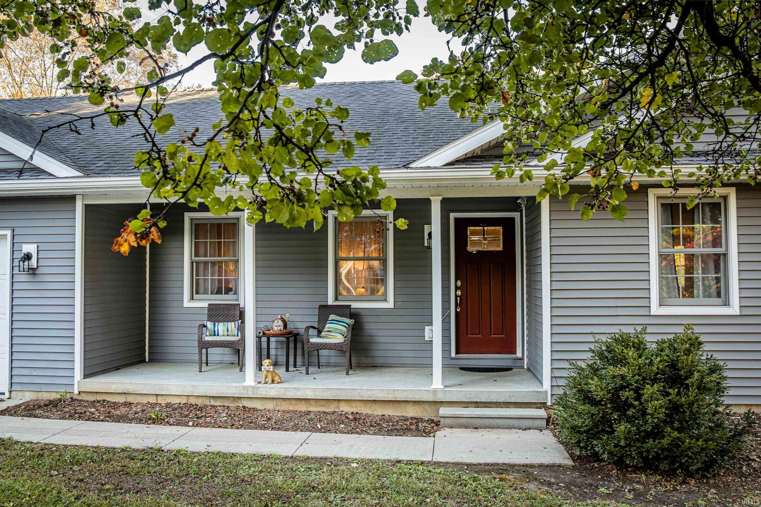 905 Pheasant Court Vincennes, IN 47591 - Photo 2 of 29
