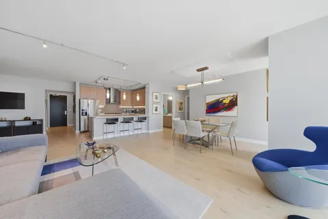 $895,000 | 225 North Columbus Drive, Unit 5908, Chicago, IL 60601