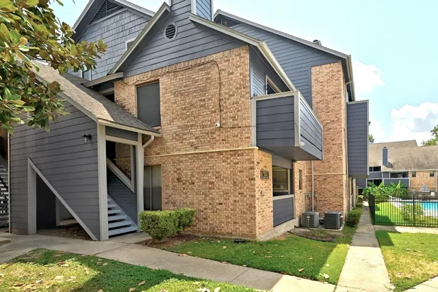 $1,299 | 2500 Burleson Road, Unit 311, Austin, TX 78741