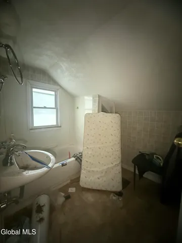 $174,999 | 169 Schoolhouse Road, Guilderland, NY 12203