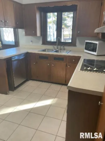 $1,695 | 1516 West 35th Street, Davenport, IA 52806