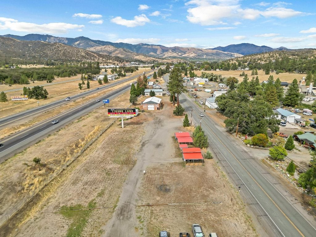 2821 Fairlane Road Yreka, CA 96097 - Photo 12 of 22 Gallery Image 12