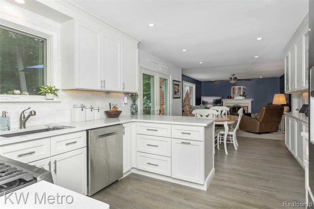 635 Timberline Drive Rochester Hills, MI 48309 - Photo 11 of 48