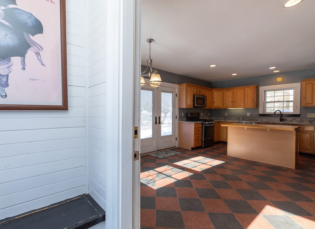598 Bay Road Hamilton, MA 01982 - Photo 3 of 38 Gallery Image 3