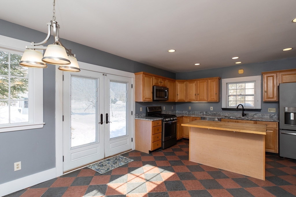 598 Bay Road Hamilton, MA 01982 - Photo 4 of 38 Gallery Image 4