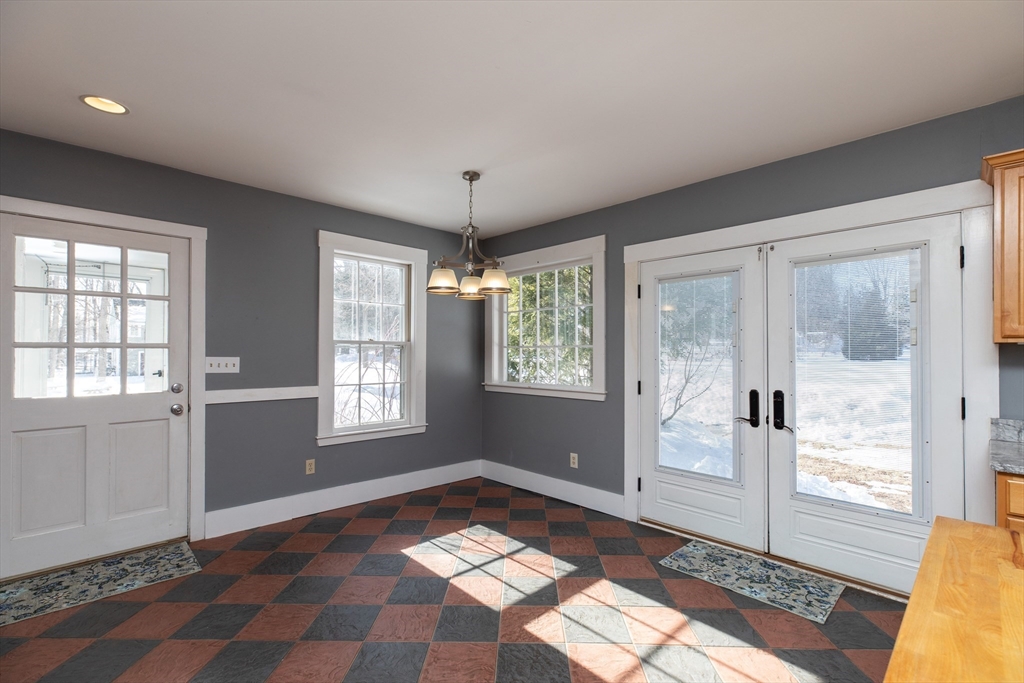 598 Bay Road Hamilton, MA 01982 - Photo 6 of 38 Gallery Image 6
