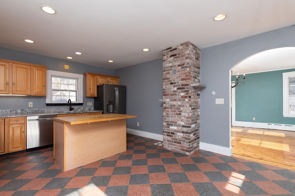 598 Bay Road Hamilton, MA 01982 - Photo 7 of 38 Gallery Image 7