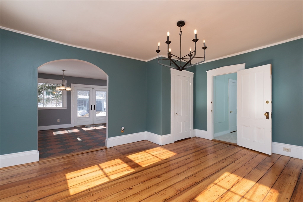 598 Bay Road Hamilton, MA 01982 - Photo 8 of 38 Gallery Image 8