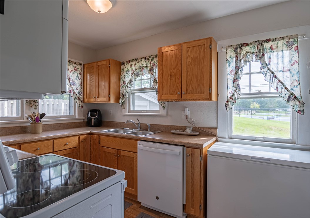 324 North Summit Avenue Decatur, IL 62522 - Photo 8 of 20