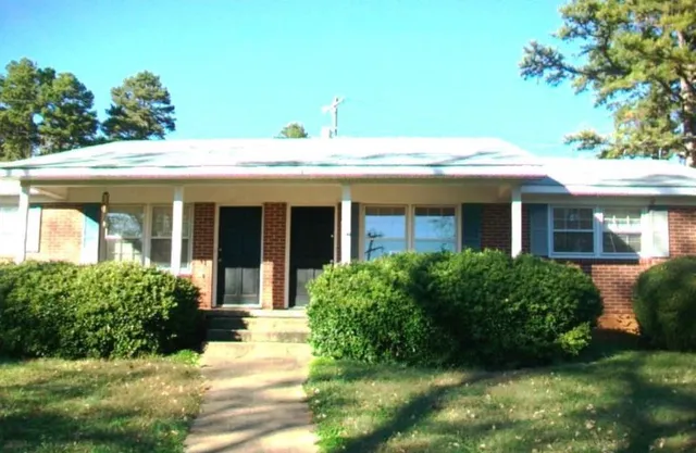 $900 | 319 Pelham Creek Drive, Seneca, SC 29678