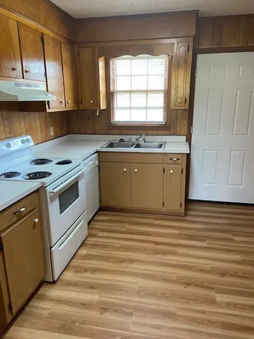 $900 | 319 Pelham Creek Drive, Seneca, SC 29678