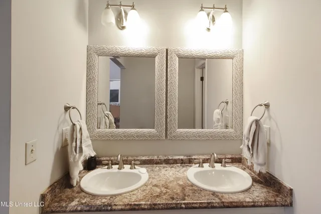 $299,900 | 2021 Cherokee Drive, Jackson, MS 39211