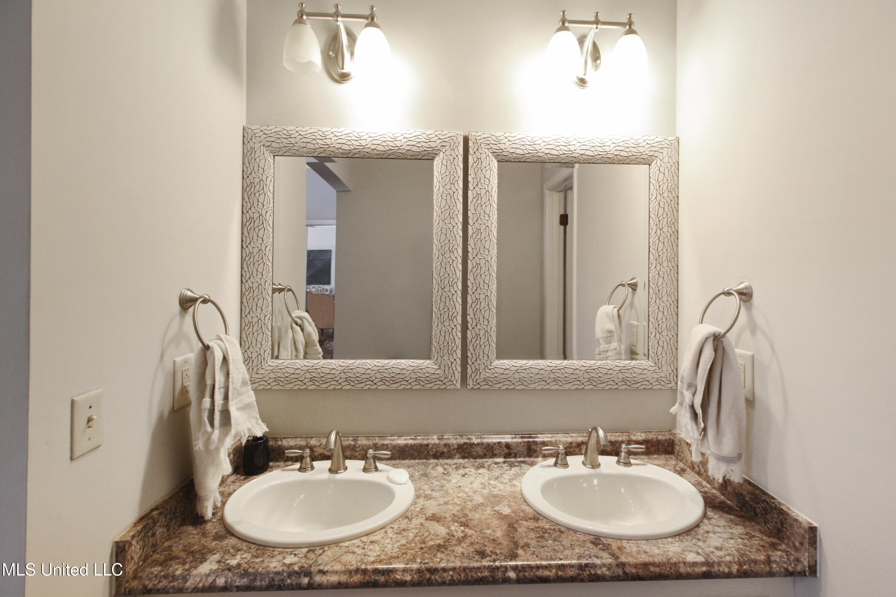 2021 Cherokee Drive Jackson, MS 39211 - Photo 25 of 49 IMG_9804