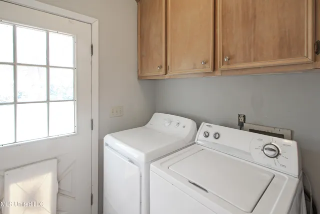 $299,900 | 2021 Cherokee Drive, Jackson, MS 39211