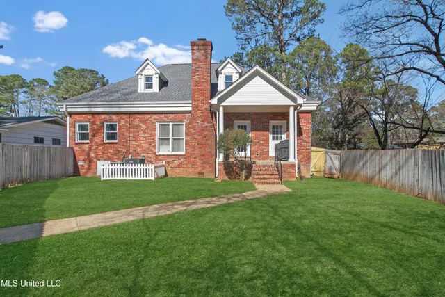 $299,900 | 2021 Cherokee Drive, Jackson, MS 39211