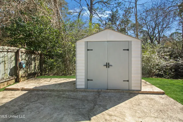 $299,900 | 2021 Cherokee Drive, Jackson, MS 39211