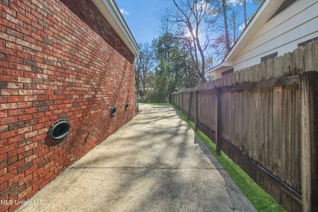 $299,900 | 2021 Cherokee Drive, Jackson, MS 39211