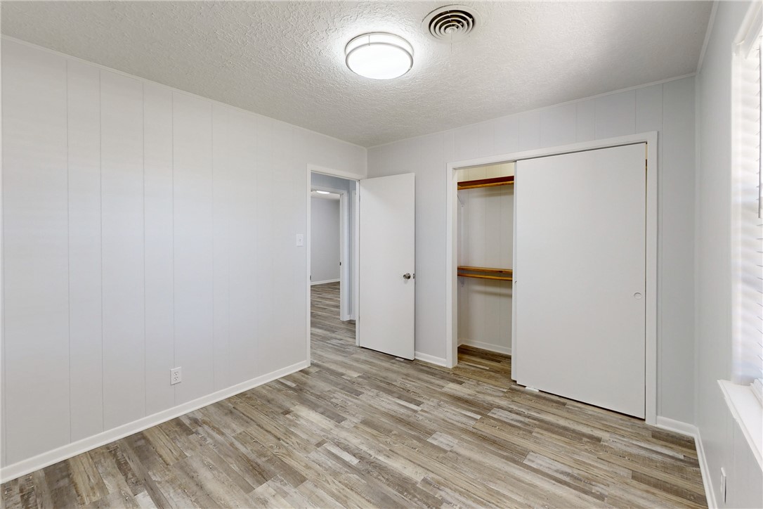 415 West Decherd Street Franklin, TX 77856 - Photo 7 of 12