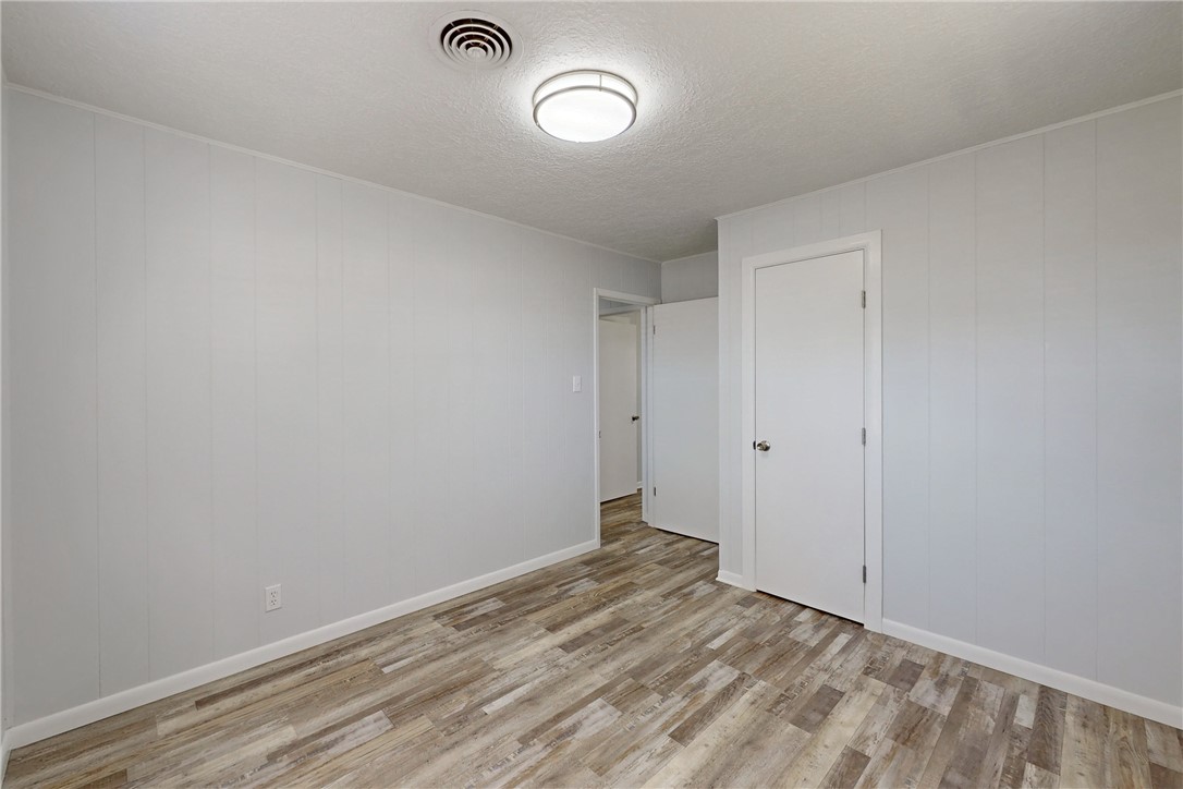 415 West Decherd Street Franklin, TX 77856 - Photo 8 of 12