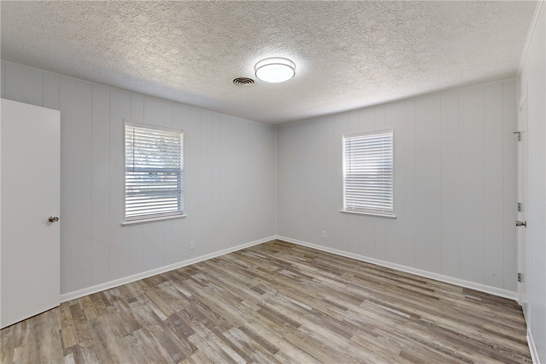 415 West Decherd Street Franklin, TX 77856 - Photo 9 of 12